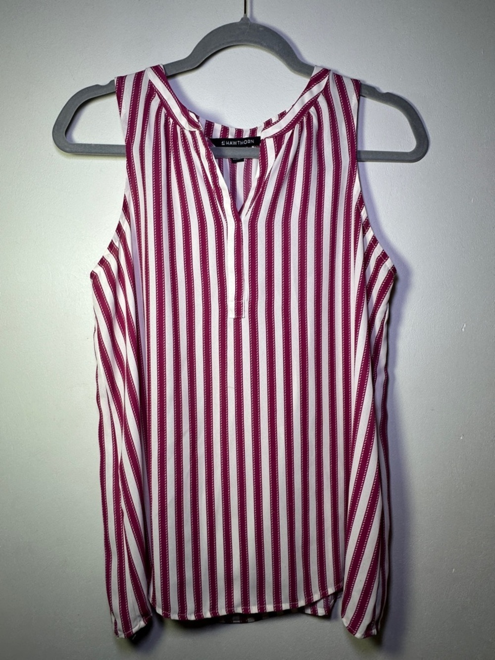 41 Hawthorn Sleeveless V-Notch Vertical Stripe Tank - White & Berry